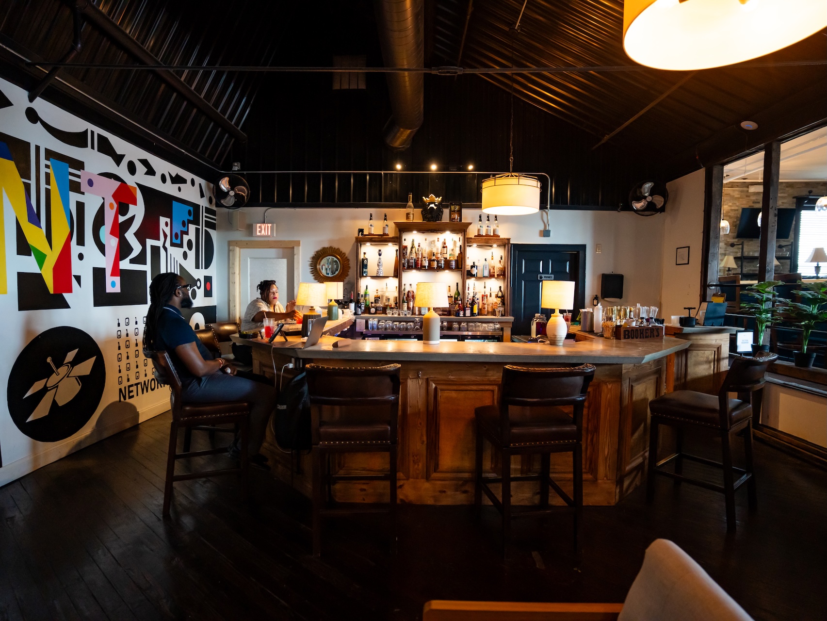 TolHouse bar and lounge